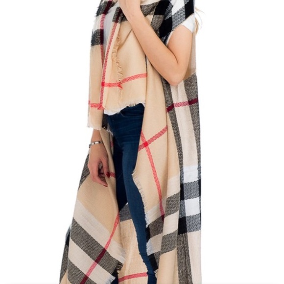 New Cozy Plaid Duster Vest in Beige - Picture 6 of 7